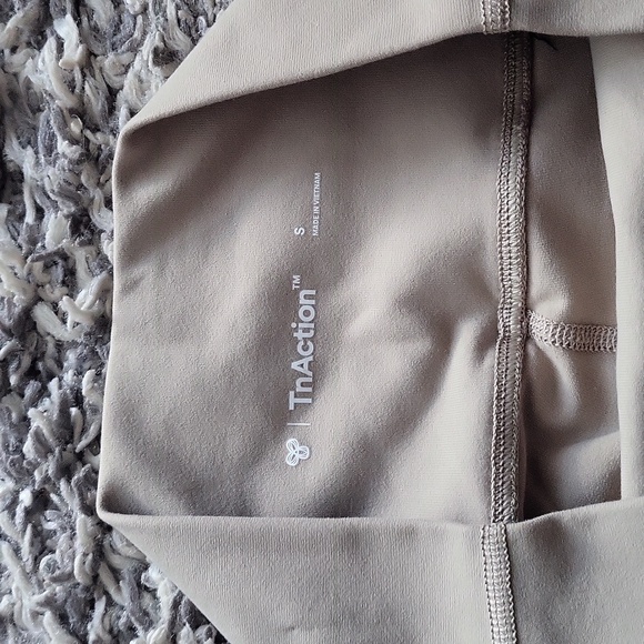 Aritzia TNA Life bike shorts size S 7' length - Picture 4 of 5